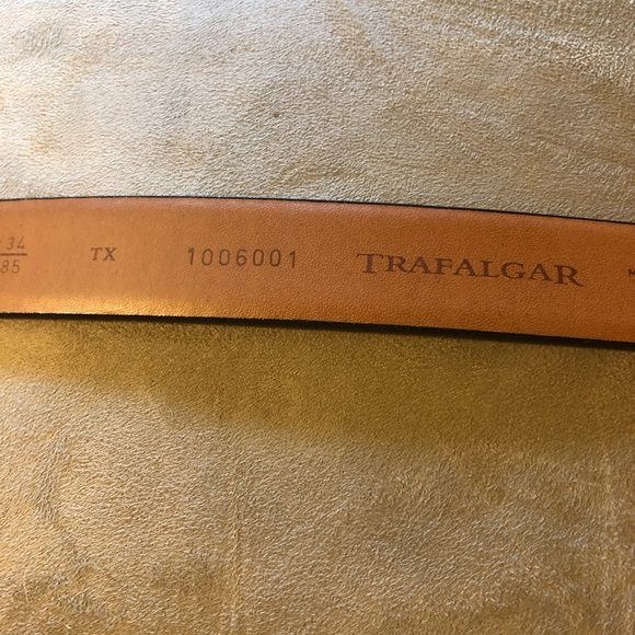 Trafalgar Black Leather Belt NWOT with Gold To e Buckle in Size 34 - Picture 4 of 8